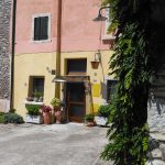 L'ingresso dell'open space Casa Iole Casa Iole dal cortile interno